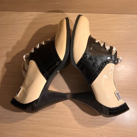 G.H Bass X Rachel Antonhoff Cream & Black Patent Leather Heeled Oxford Shoes - Picture 6 of 13